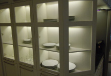 Tamme spoonist köögimööbli vitriinkapp LED valgustusega